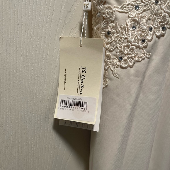 Woman’s Dress - Picture 4 of 5